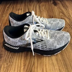 Brooks size 9 Adrenaline 21